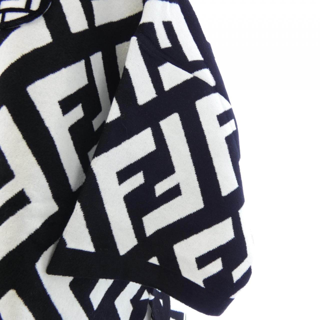 フェンディ FENDI FFモチーフ FZY639 A3PU ニット