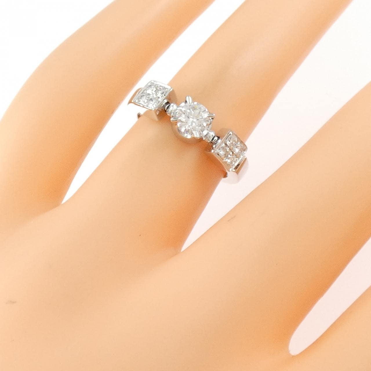 BVLGARI Lucia 戒指 0.35CT D VVS1