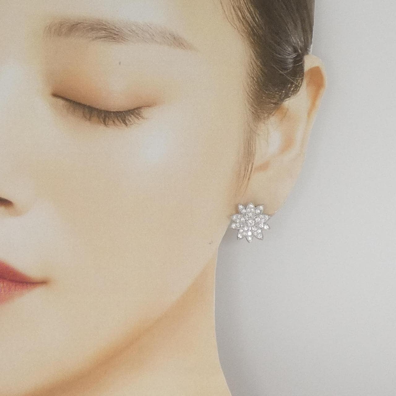 ヴァンクリーフ&アーペル ロータス スモール ピアス