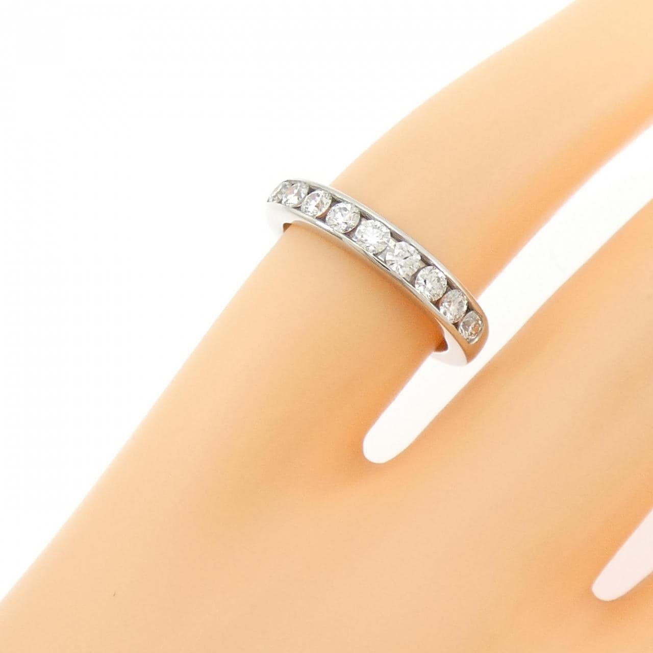 ティファニー ハーフサークル チャネルセッティング リング