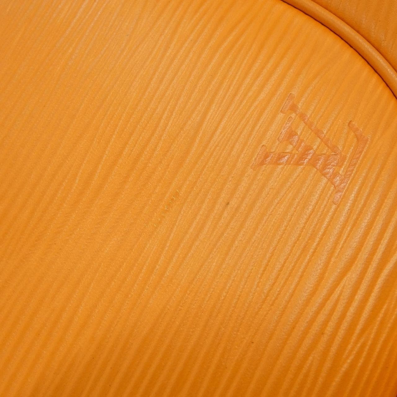 ルイヴィトン エピ サラバー M5896H バッグ