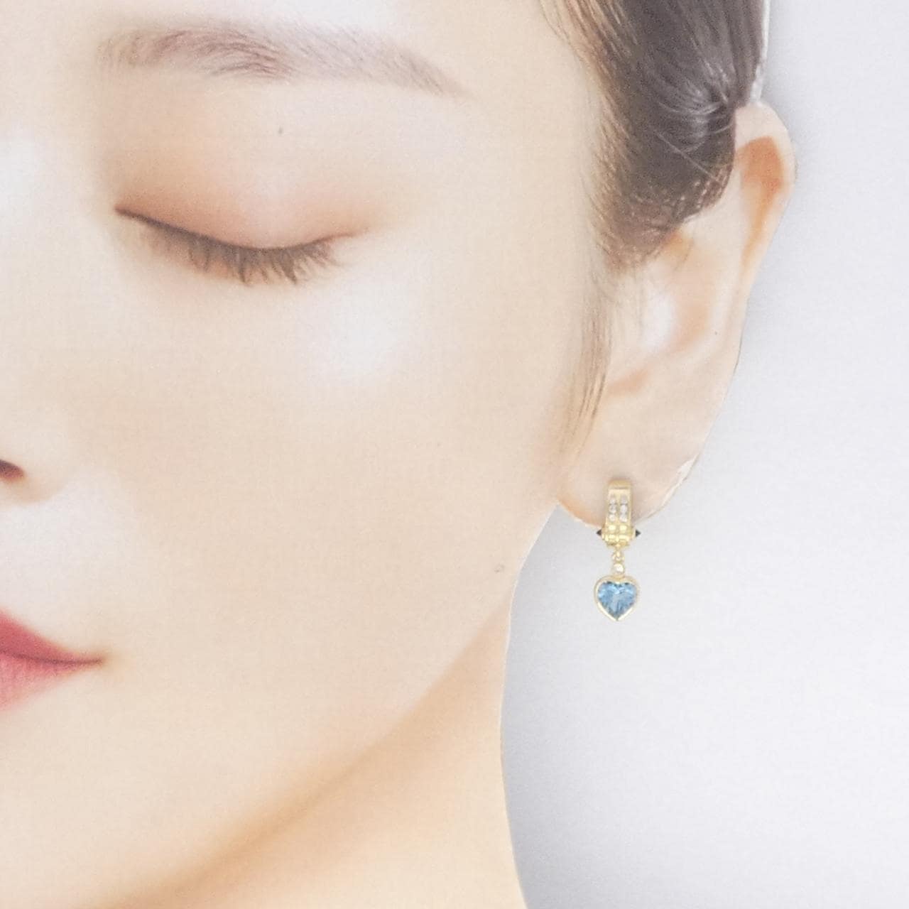 K18YG 心形蓝色托帕石耳环