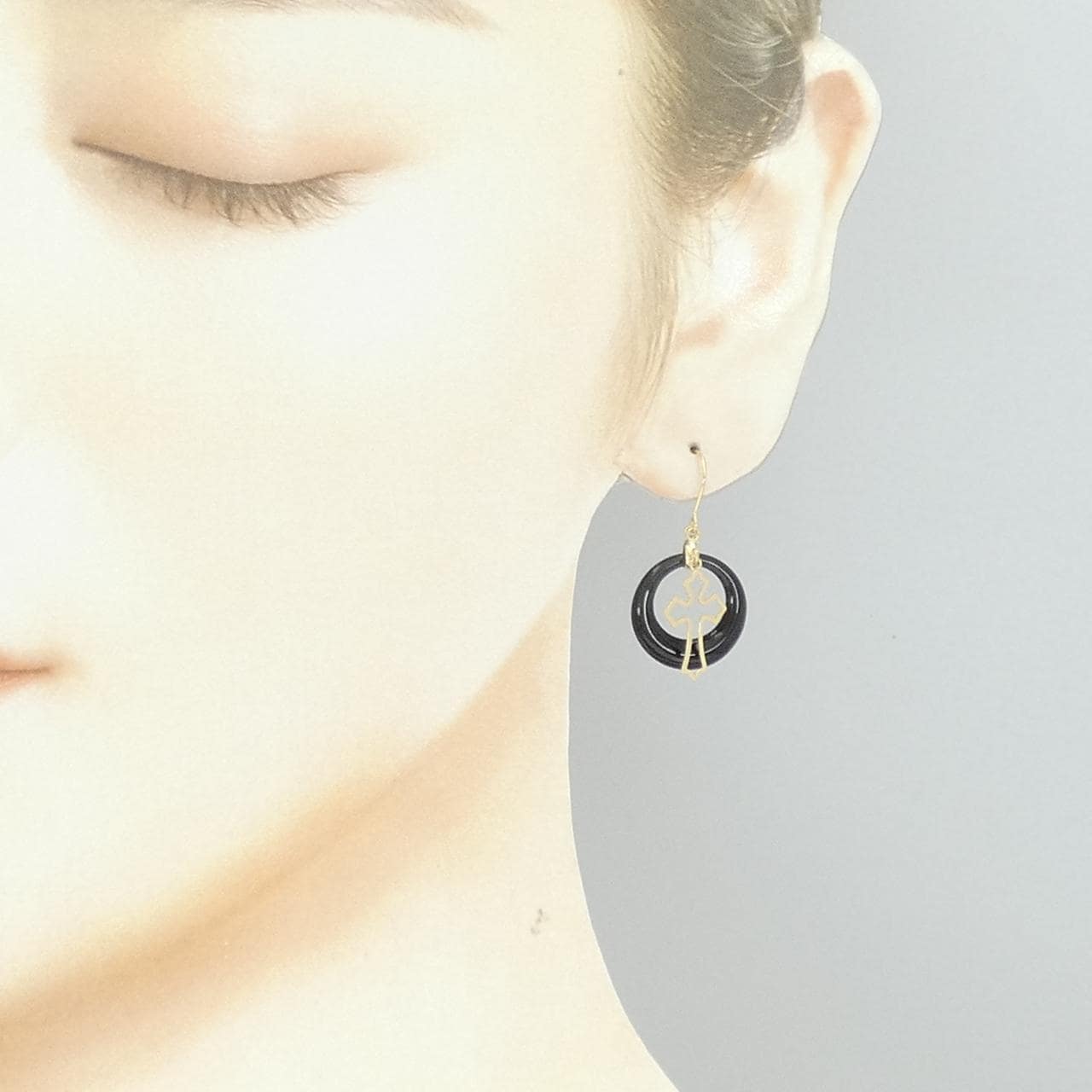 K18YG クロス オニキス ピアス