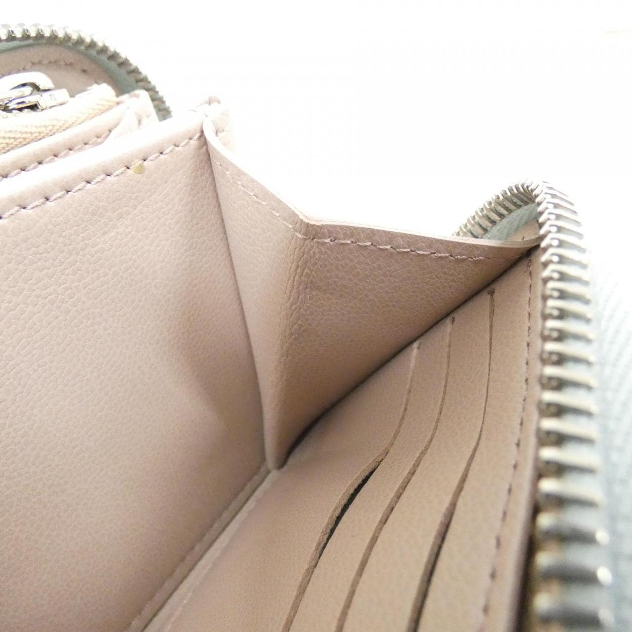 ルイヴィトン クッサン ジッピー ウォレット M82792 財布