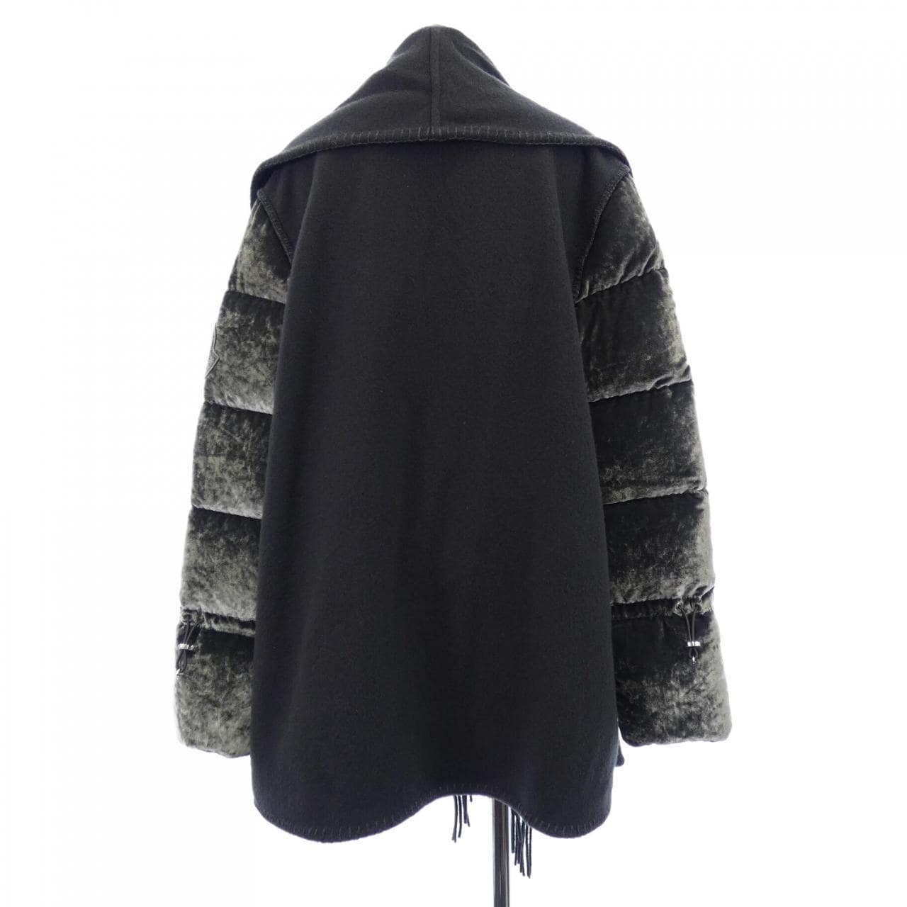モンクレール MONCLER 20930081885 ダウンジャケット