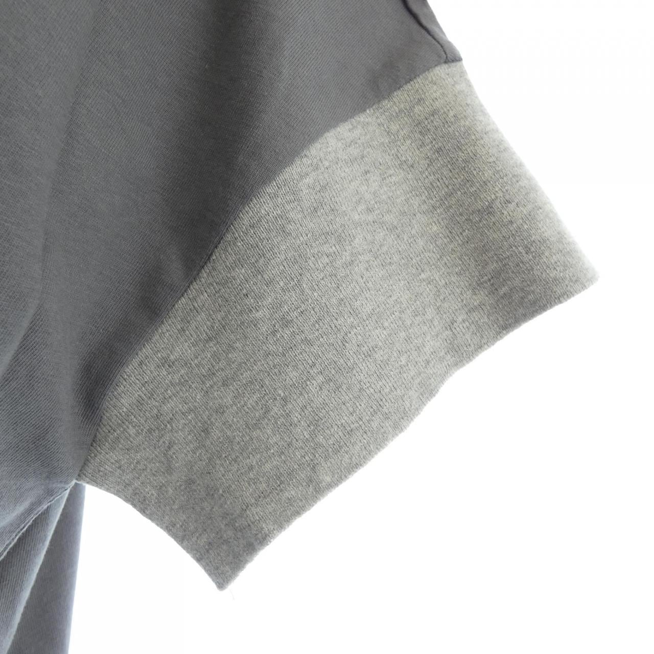 PLUS PLUS Tシャツ