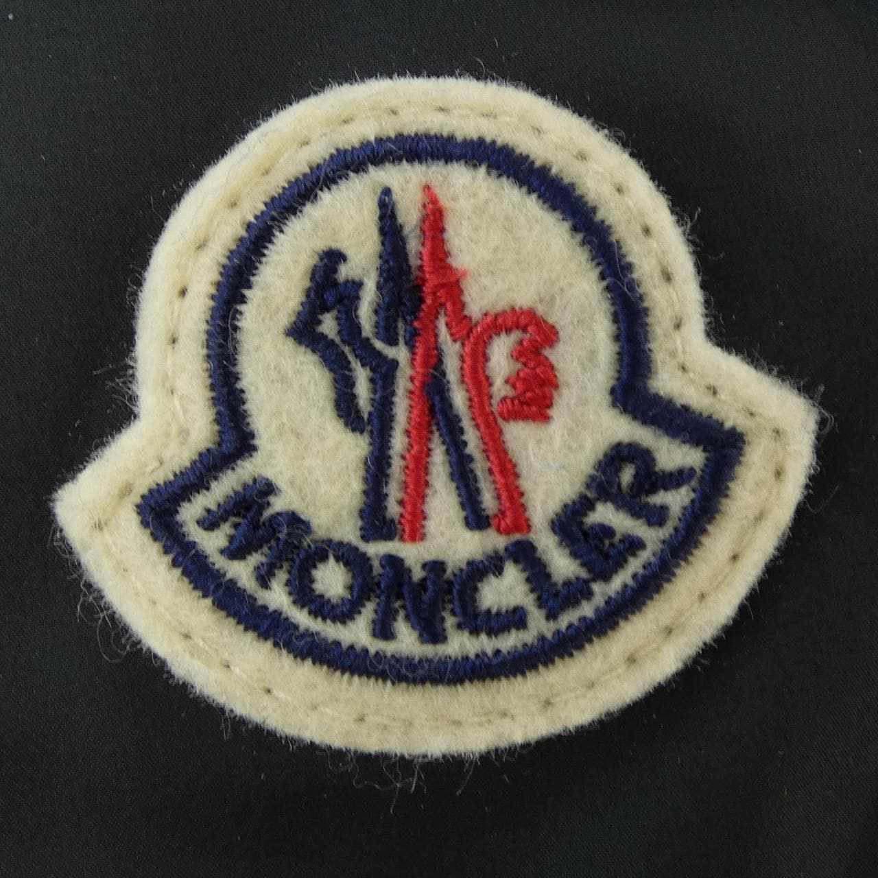 モンクレール MONCLER AVEROLE ダウンジャケット