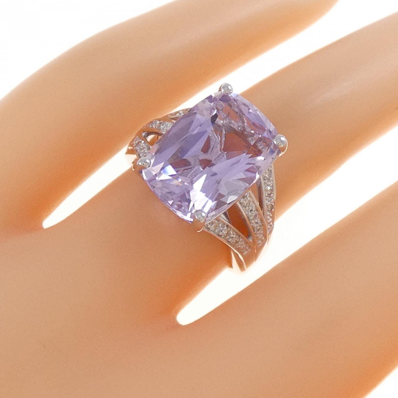 K18WG amethyst ring