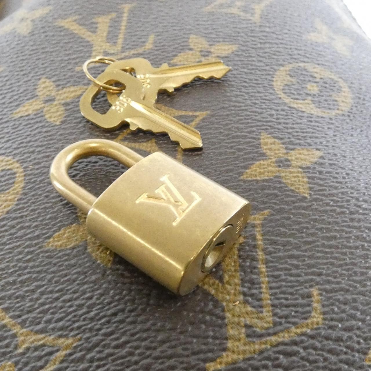 ルイヴィトン モノグラム(アイコノクラスト) パンチング バッグ ベビー M40230 ショルダーバッグ