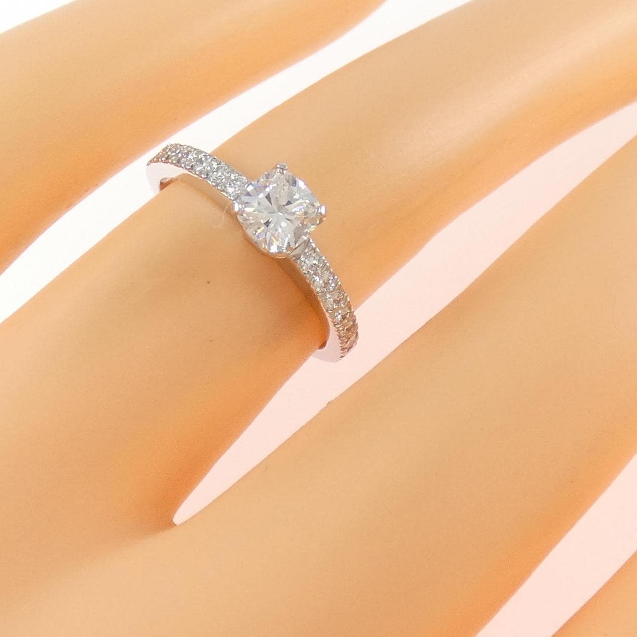 ティファニー ノヴォ リング 0.39CT F VS1