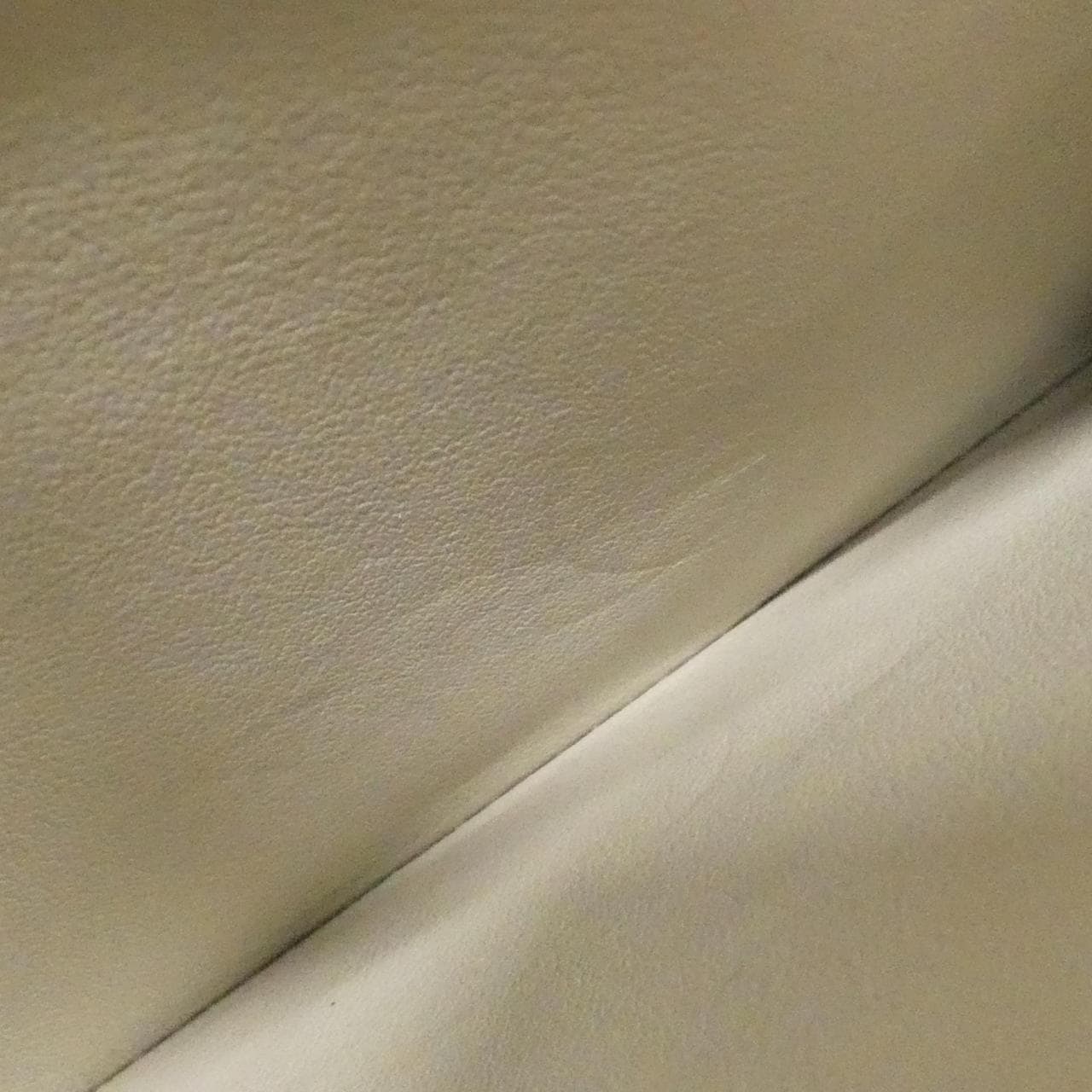 ルイヴィトン マヒナ ジッピー ウォレット M69821 財布