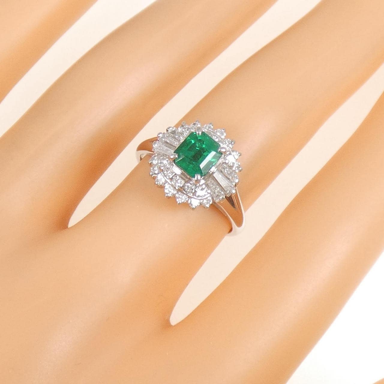PT900 エメラルド リング 0.69CT