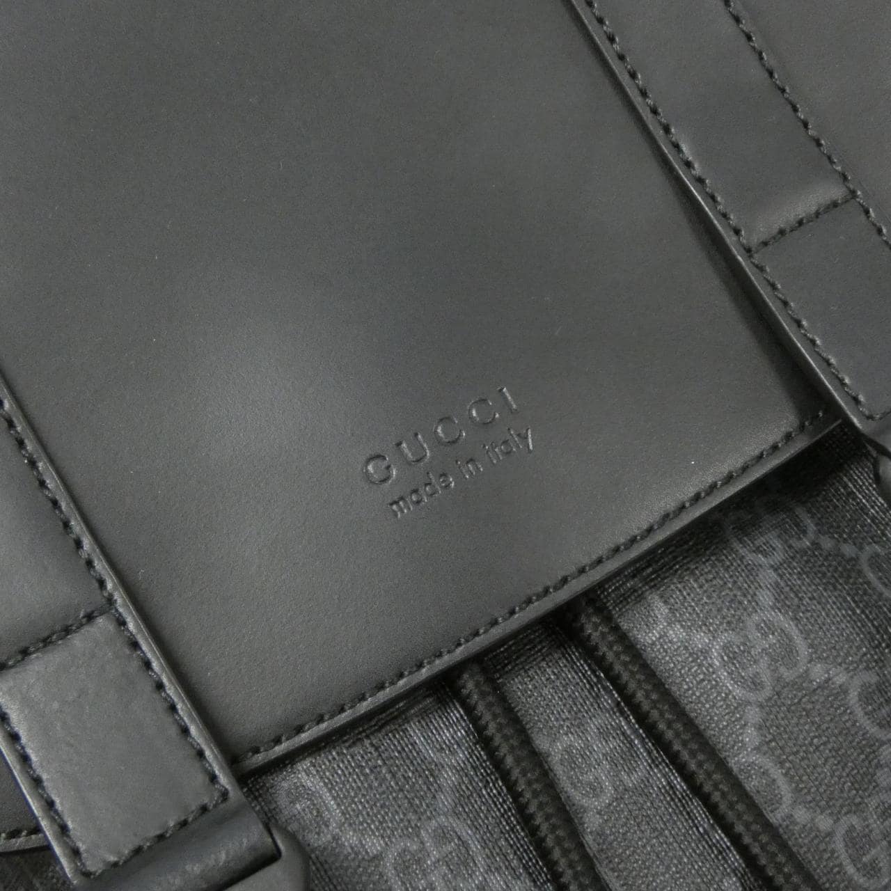 Gucci 495563 K9R8X双肩包