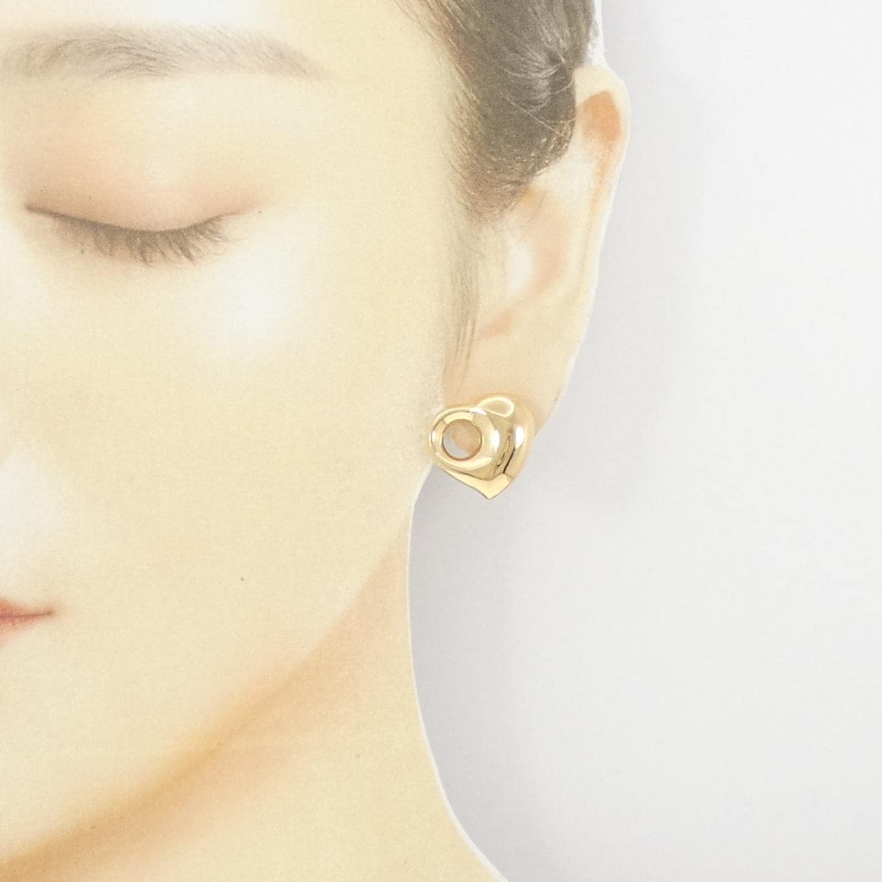 K18YG heart earrings