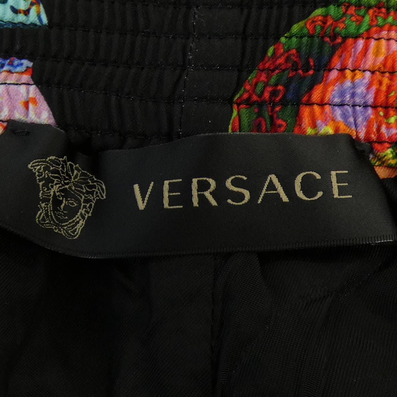 ヴェルサーチェ VERSACE A84097 ショートパンツ