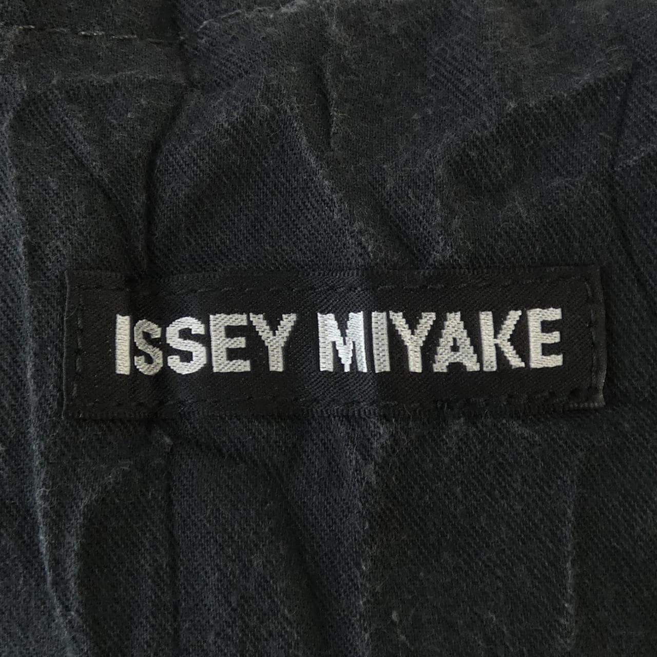 イッセイミヤケ ISSEY MIYAKE ME03FF180 パンツ