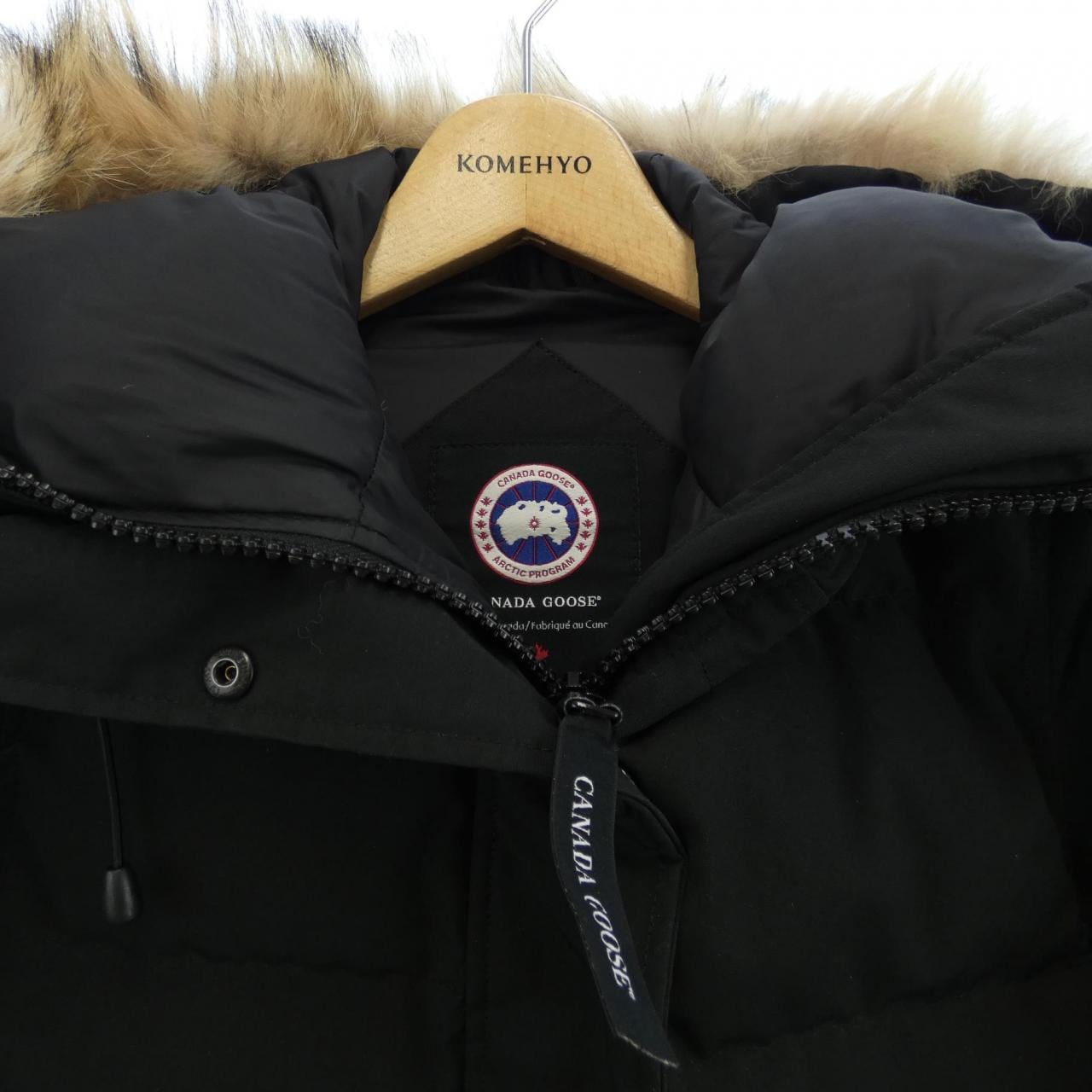 加拿大鹅CANADA GOOSE羽绒大衣