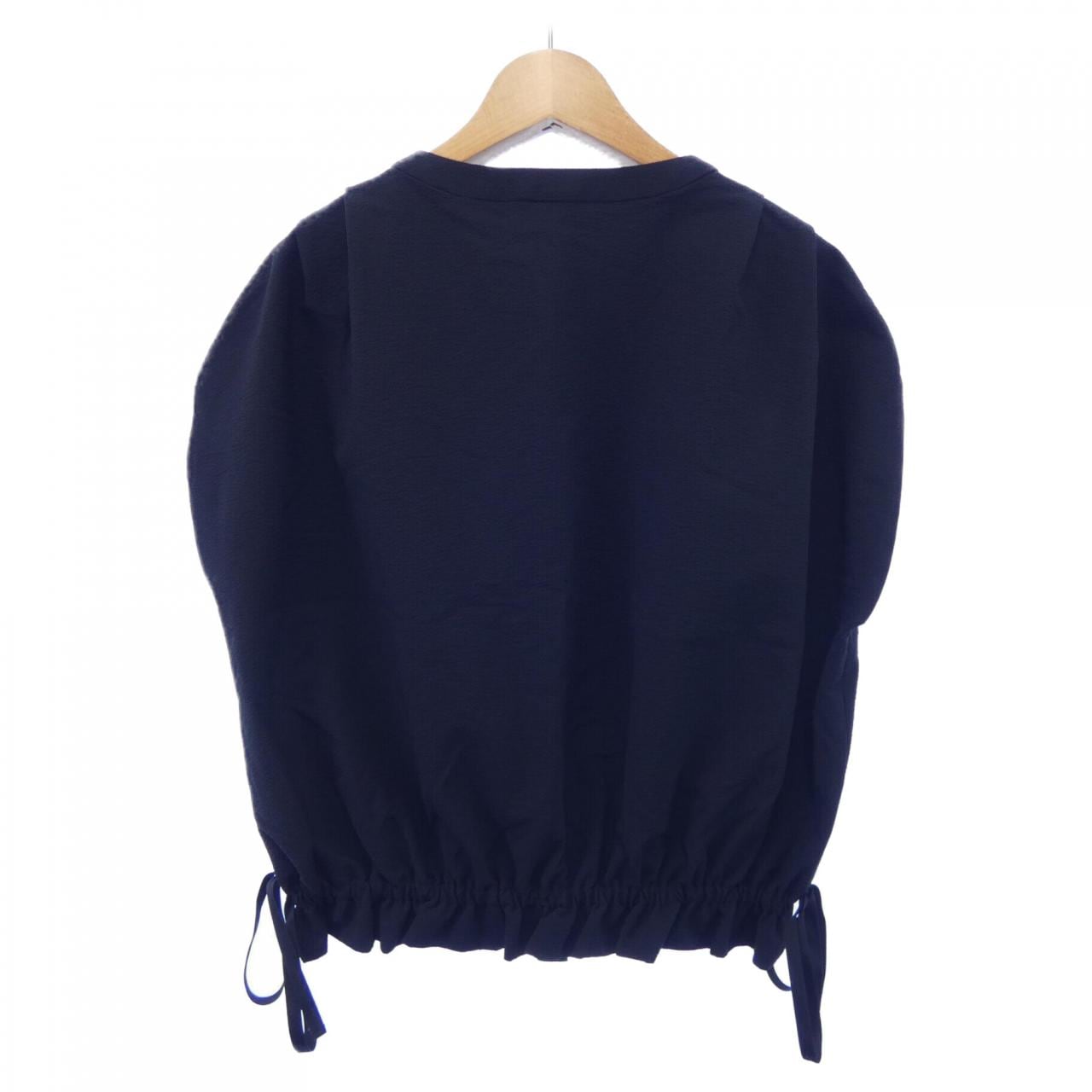 ティアラ TIARA トップス