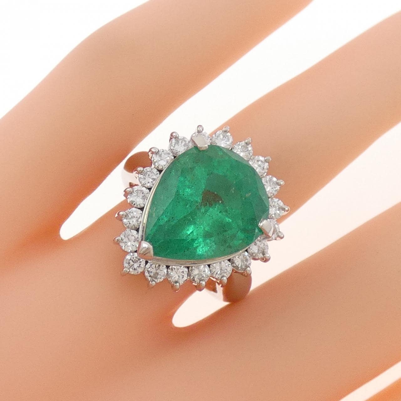 PT900 Emerald Ring 7.02CT