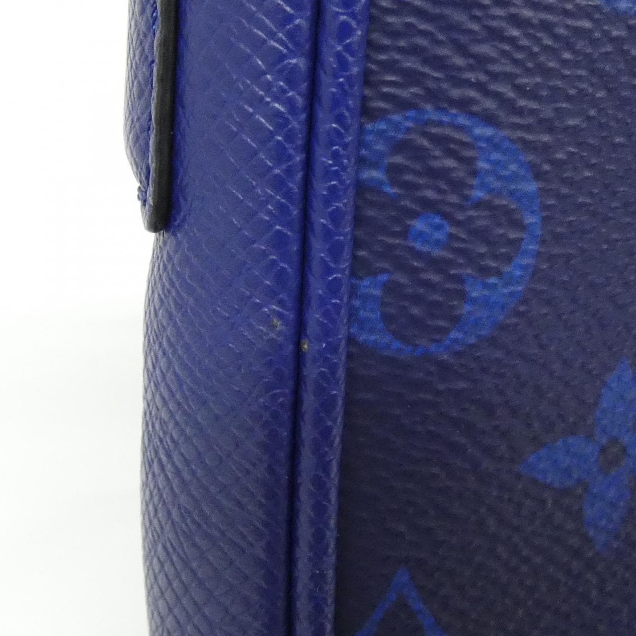 ルイヴィトン タイガ ラマ アウトドア メッセンジャー PM M30242 ショルダーバッグ