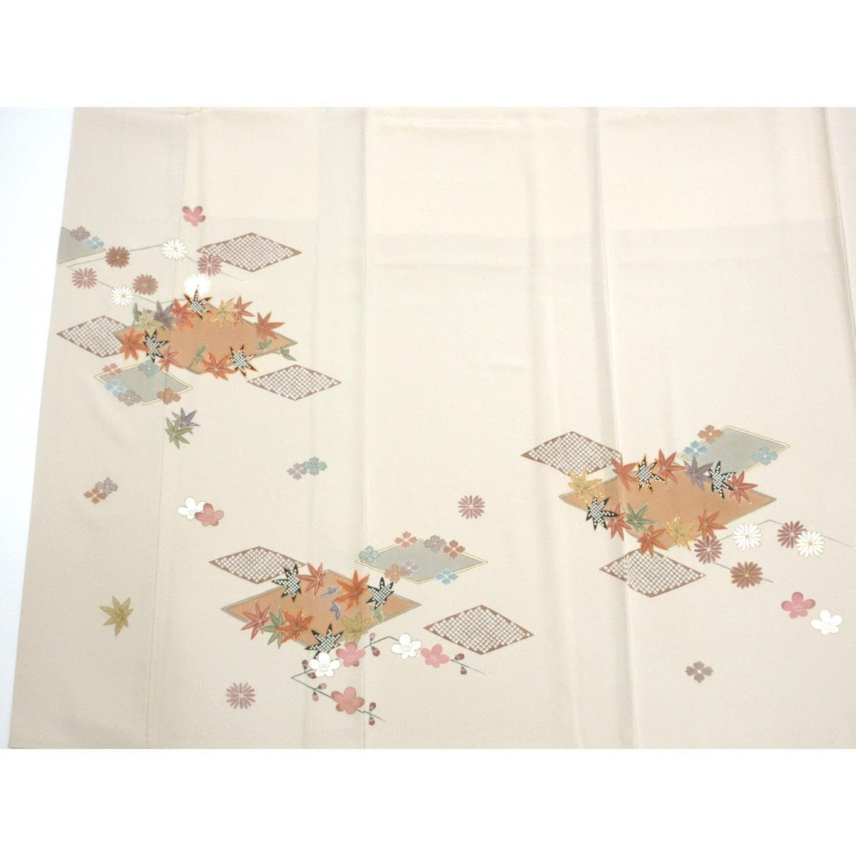 訪問着　友禅金彩加工　刺繍入り