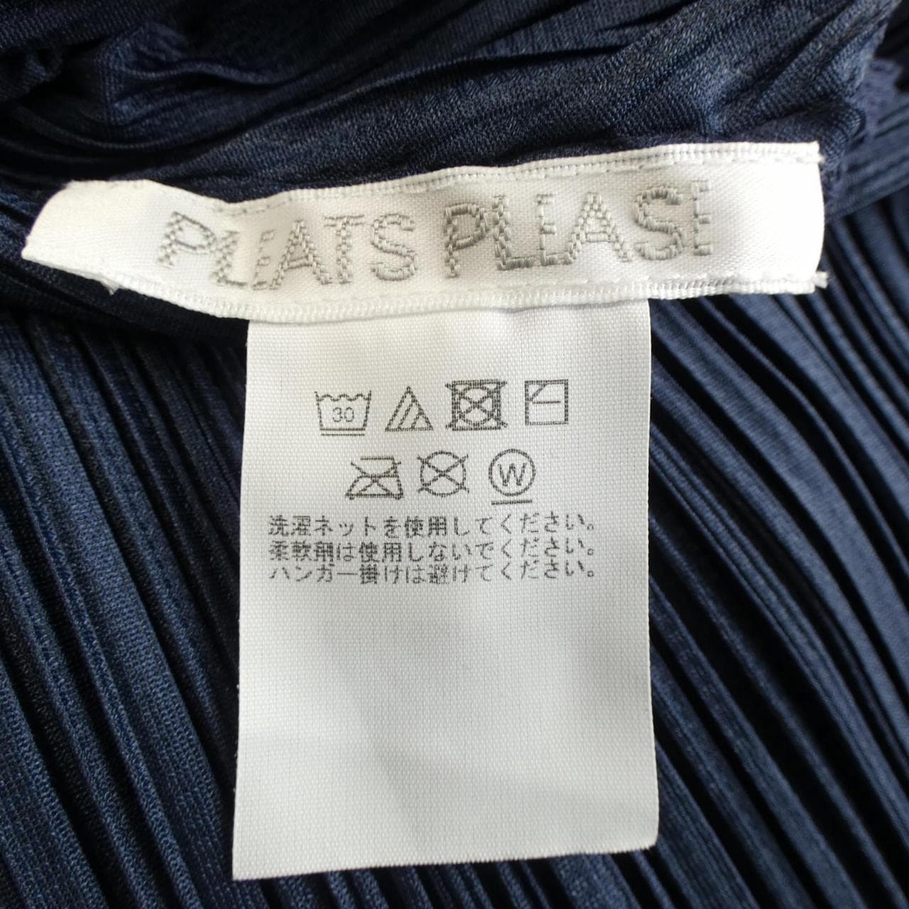 百褶PLEATS PLEASE上衣