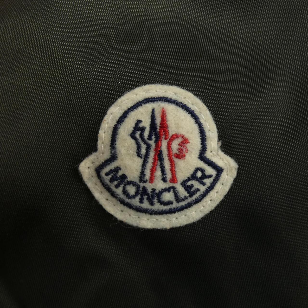 モンクレール MONCLER ダウンジャケット