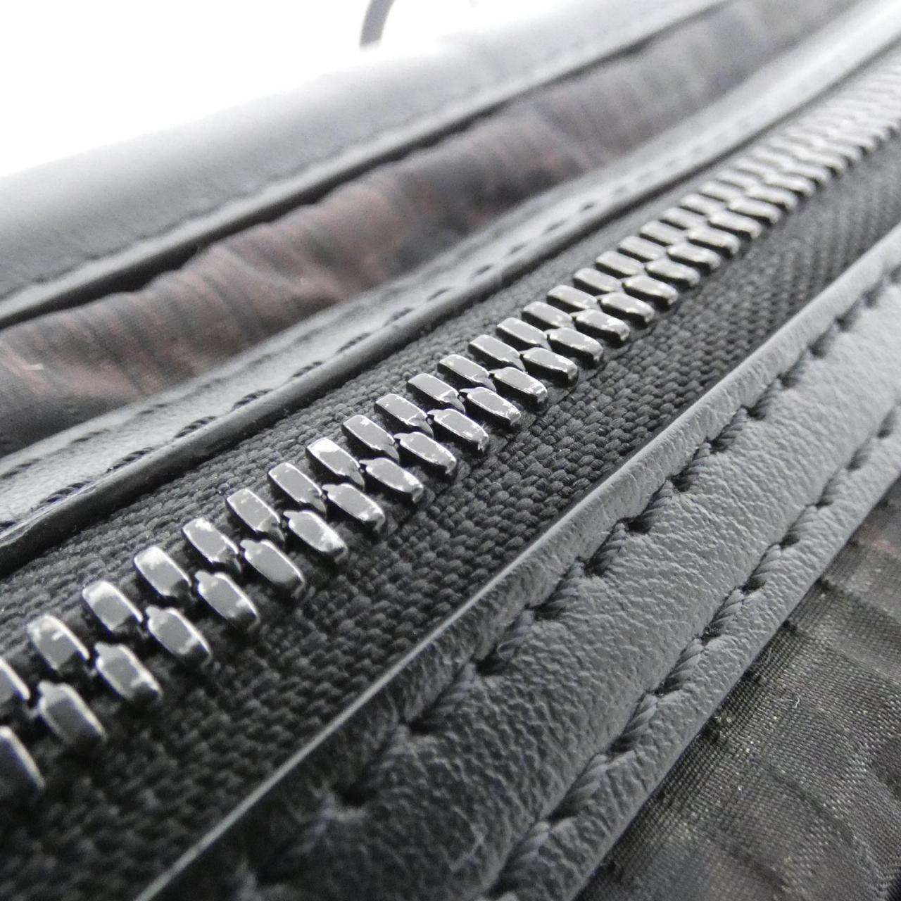 ルイヴィトン モノグラム カモフラージュ ソフトトランク M56428 ショルダーバッグ