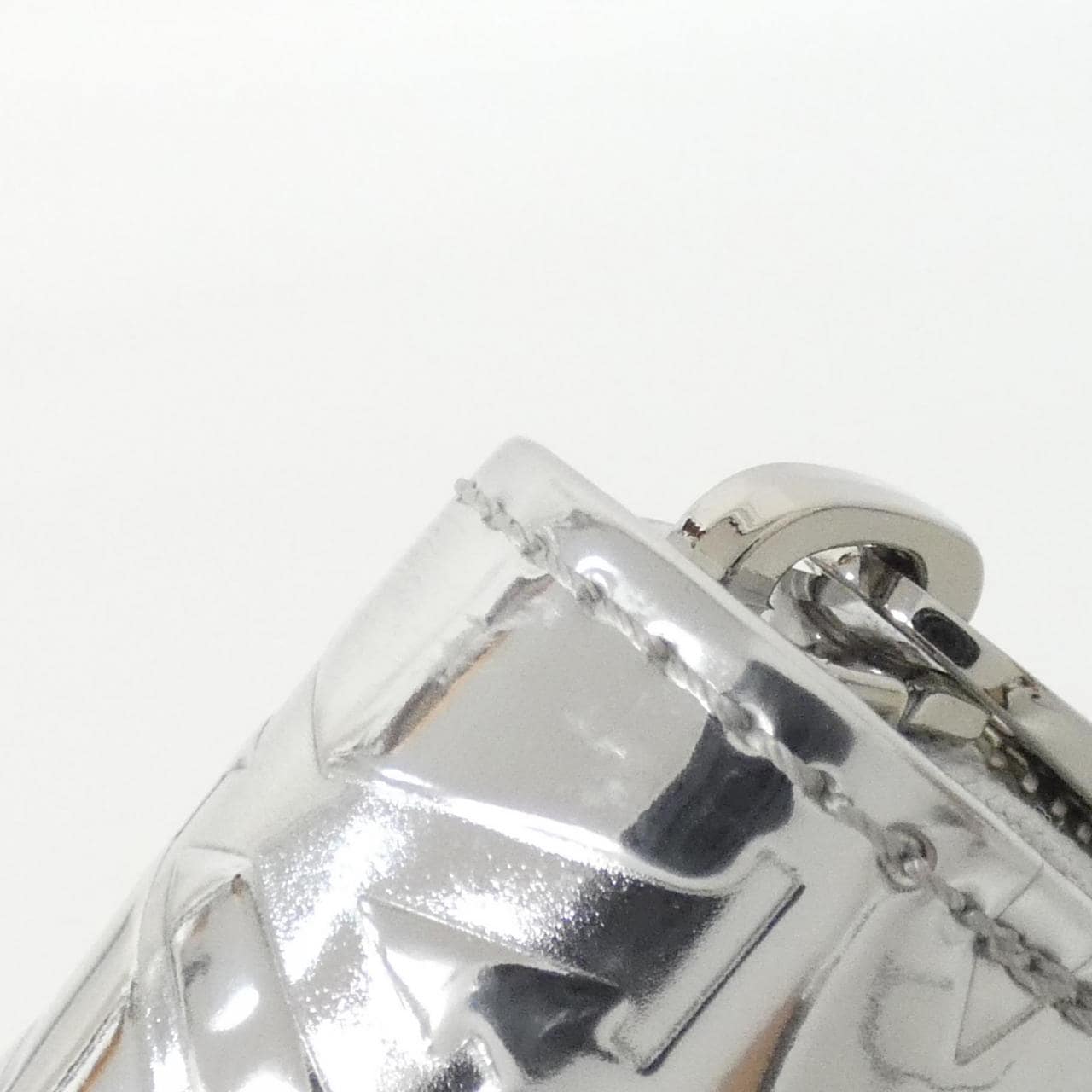 ルイヴィトン モノグラム ミロワール(LVスノー) ジッピー ウォレット M83543 財布