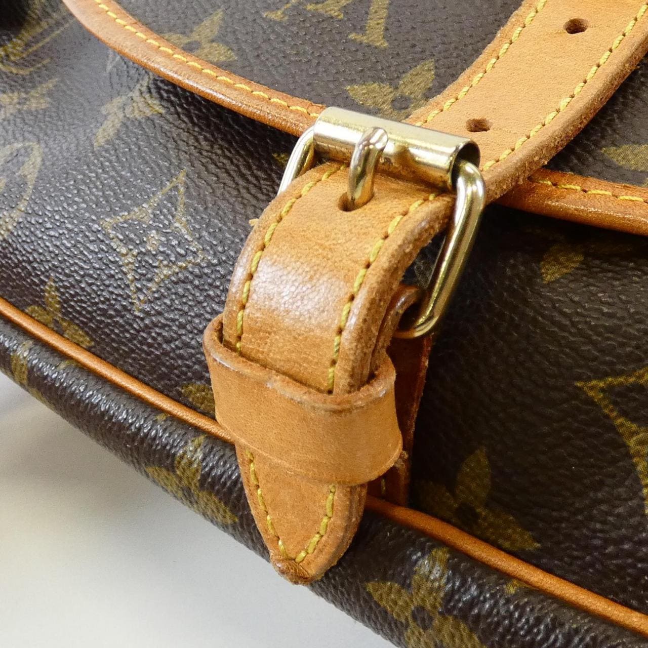 LOUIS VUITTON Monogram Saumur 30cm M42256 Shoulder Bag