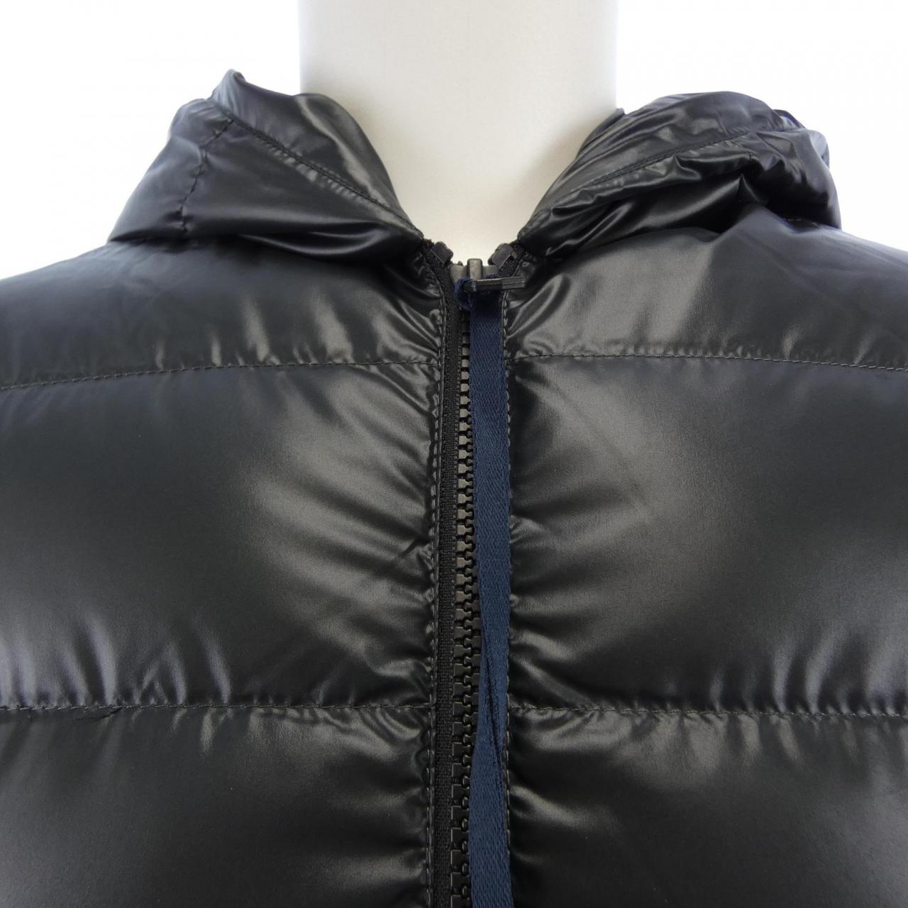 【新品】モンクレール MONCLER 20919B00028 M1131 ダウンジャケット