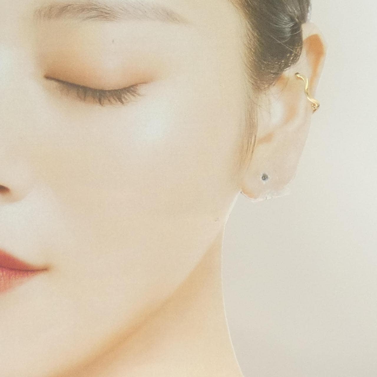 K10YG 白色藍寶石耳单耳