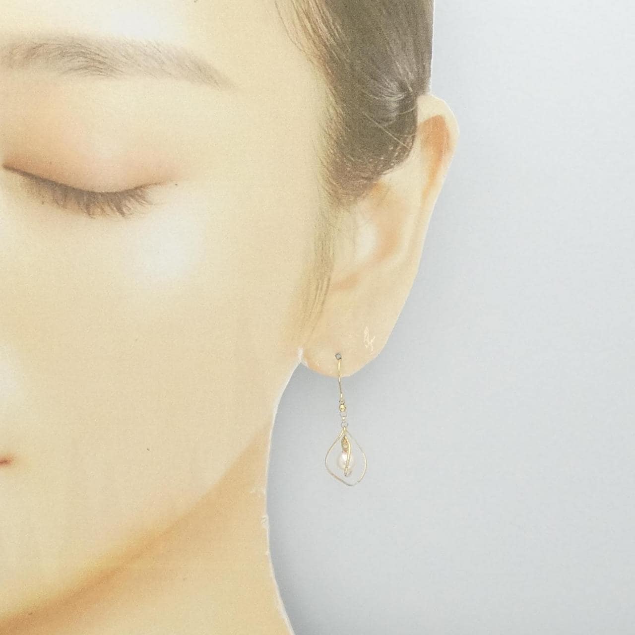[BRAND NEW] K18YG Akoya pearl earrings 5mm