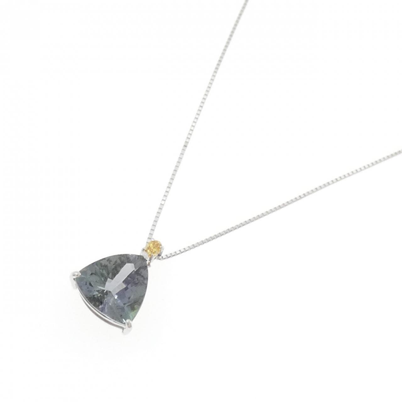 K18WG ゾイサイト ネックレス 3.86CT