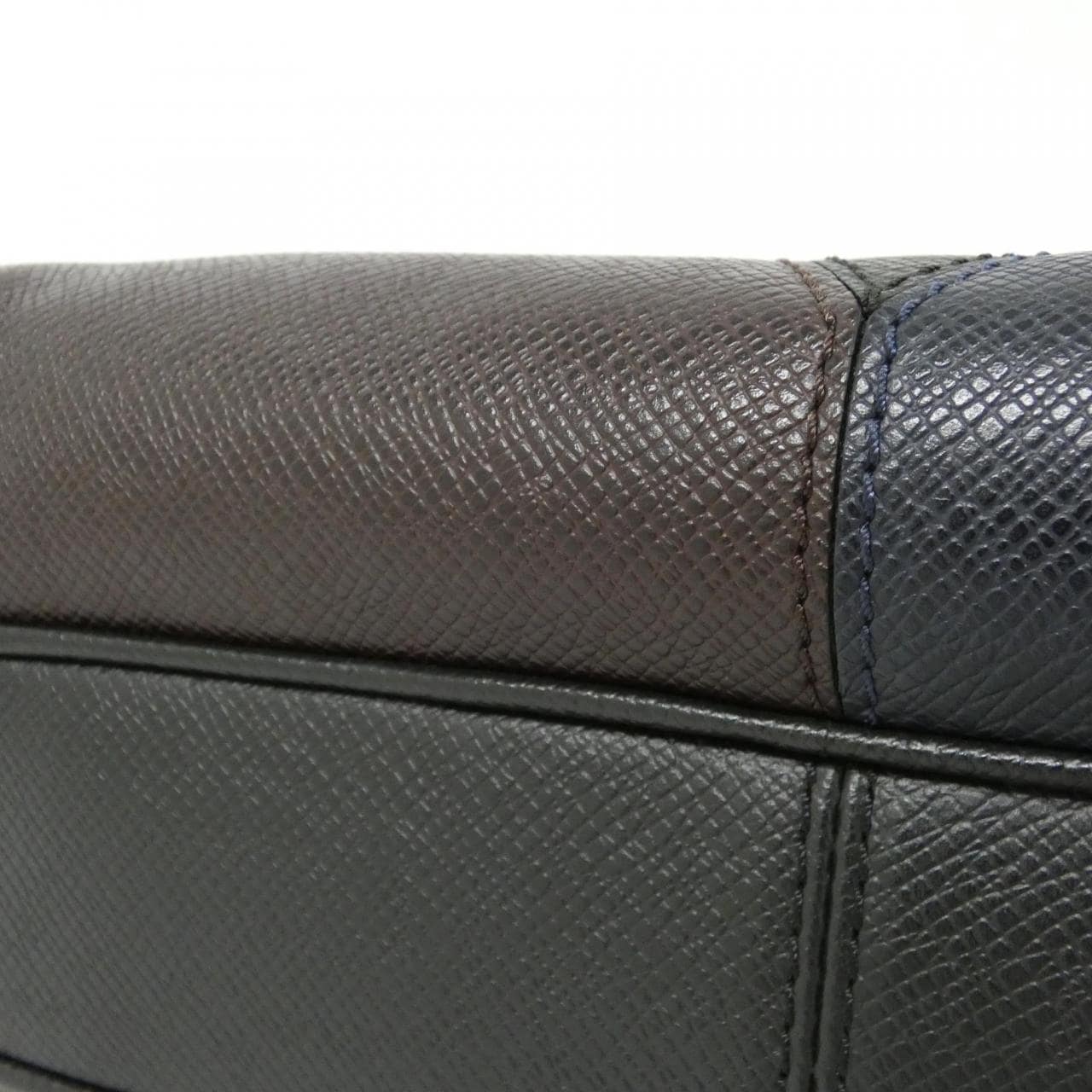 ルイヴィトン タイガ(Vパターン) アウトドア メッセンジャー PM M30703 ショルダーバッグ