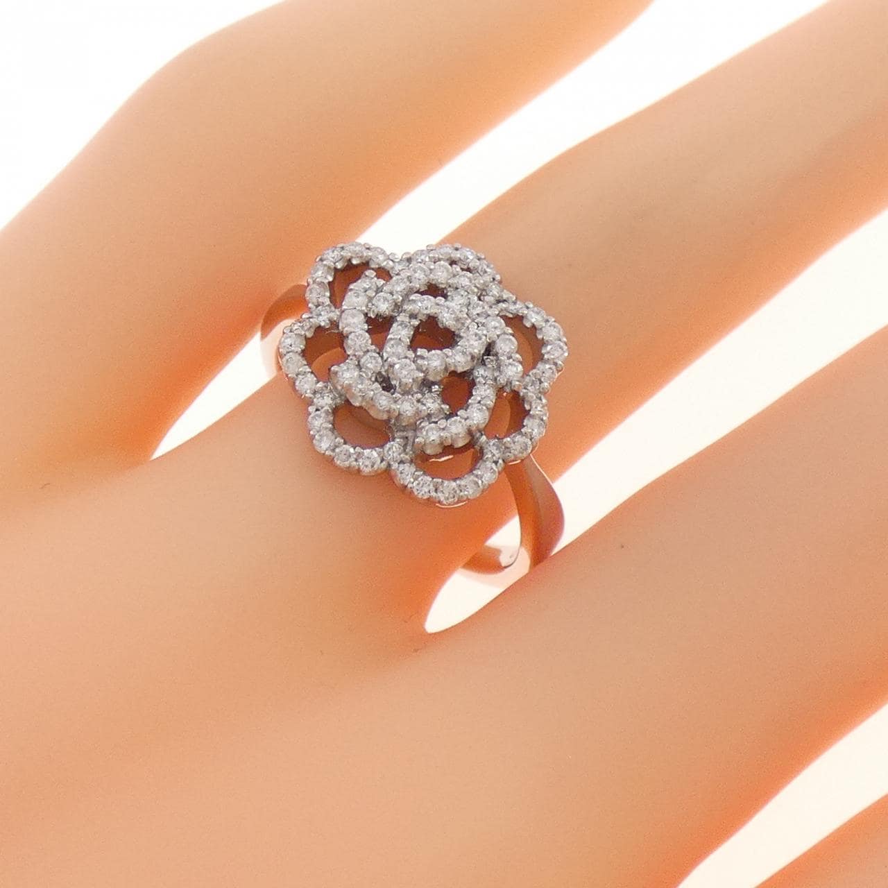 K18WG フラワー ダイヤモンド リング 0.35CT