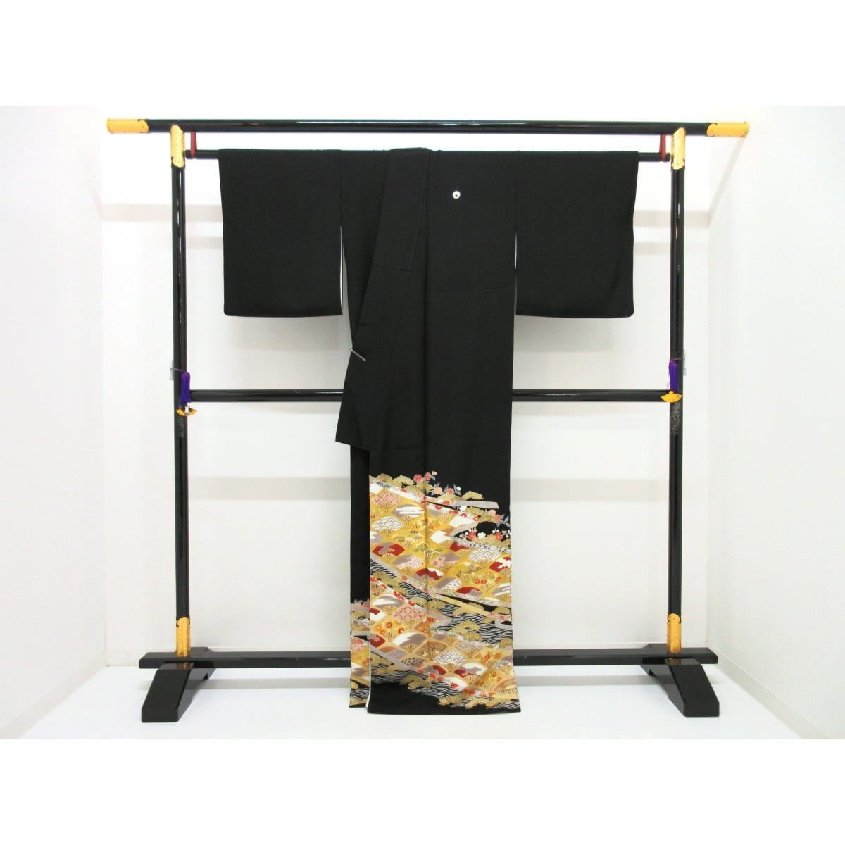 Tomesode (Japanese traditional kimono) with gold leaf finish, circle with wisteria, width L