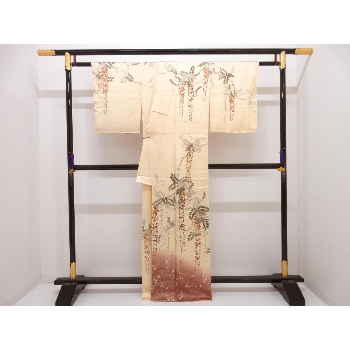 訪問着　友禅金彩加工　刺繍入り