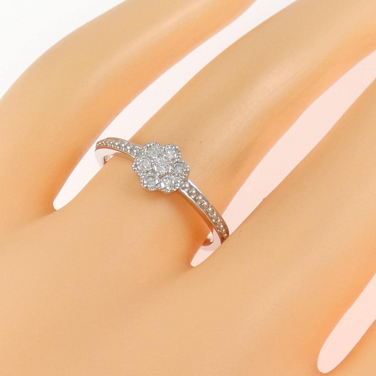 PT900 フラワー ダイヤモンド リング 0.18CT