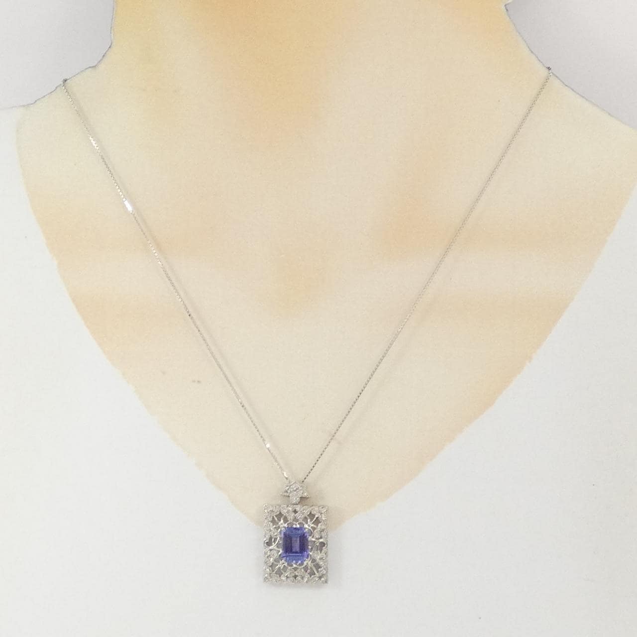 K18WG タンザナイト ネックレス 2.47CT