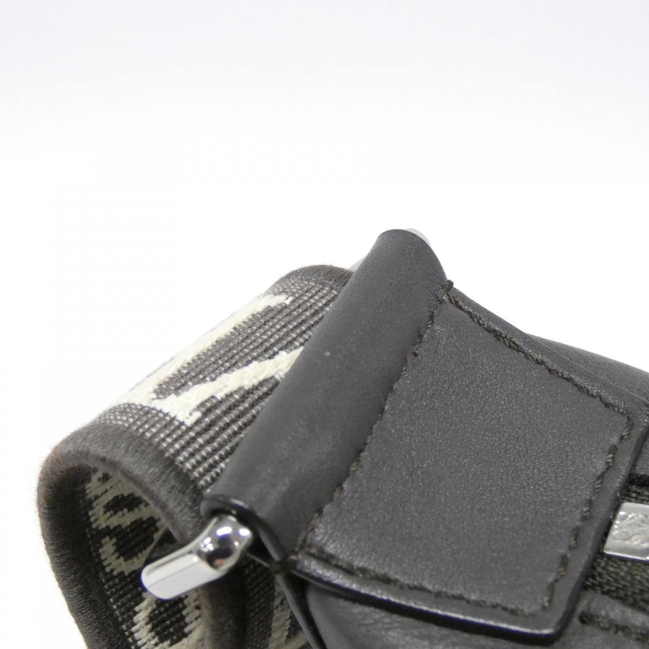 ロエベ キュービィ クロスボディ スモール B906Q63X01 ショルダーバッグ