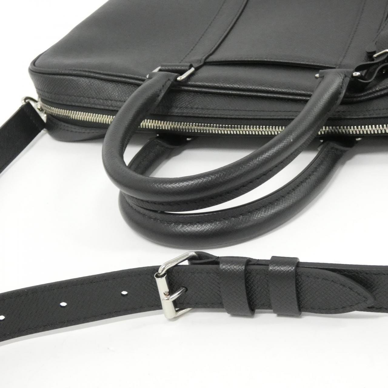 ルイヴィトン タイガ ポルト ドキュマン ヴォワヤージュ M30925 バッグ