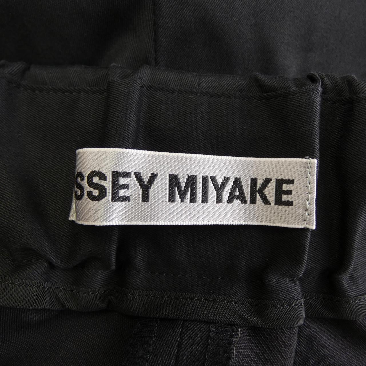 イッセイミヤケ ISSEY MIYAKE IM01FF017 パンツ