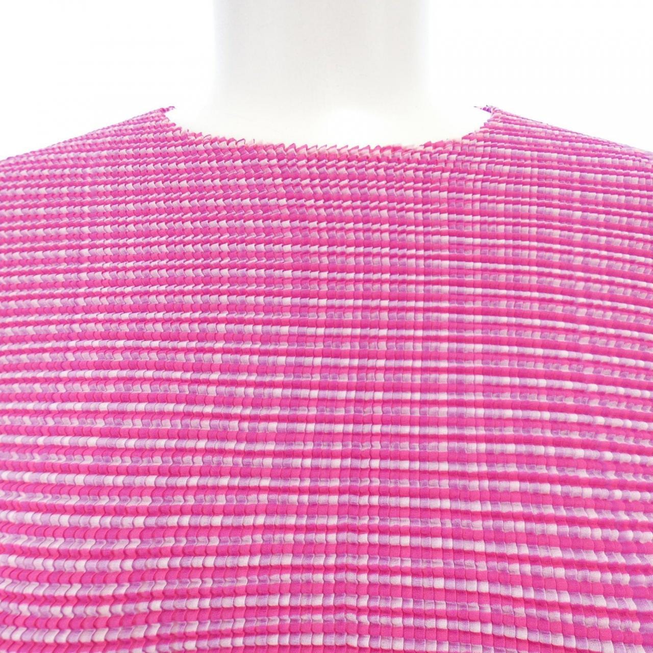 百褶PLEATS PLEASE上衣
