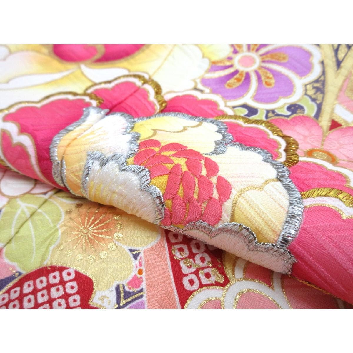 振袖　友禅金彩加工　刺繍入りボカシ染