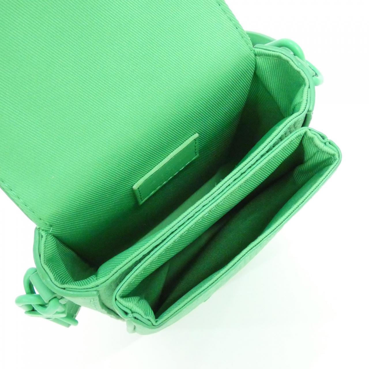 ルイヴィトン トリヨン モノグラム Sロック ヴェルティカル ウエアラブル ウォレット M81525 ショルダーバッグ