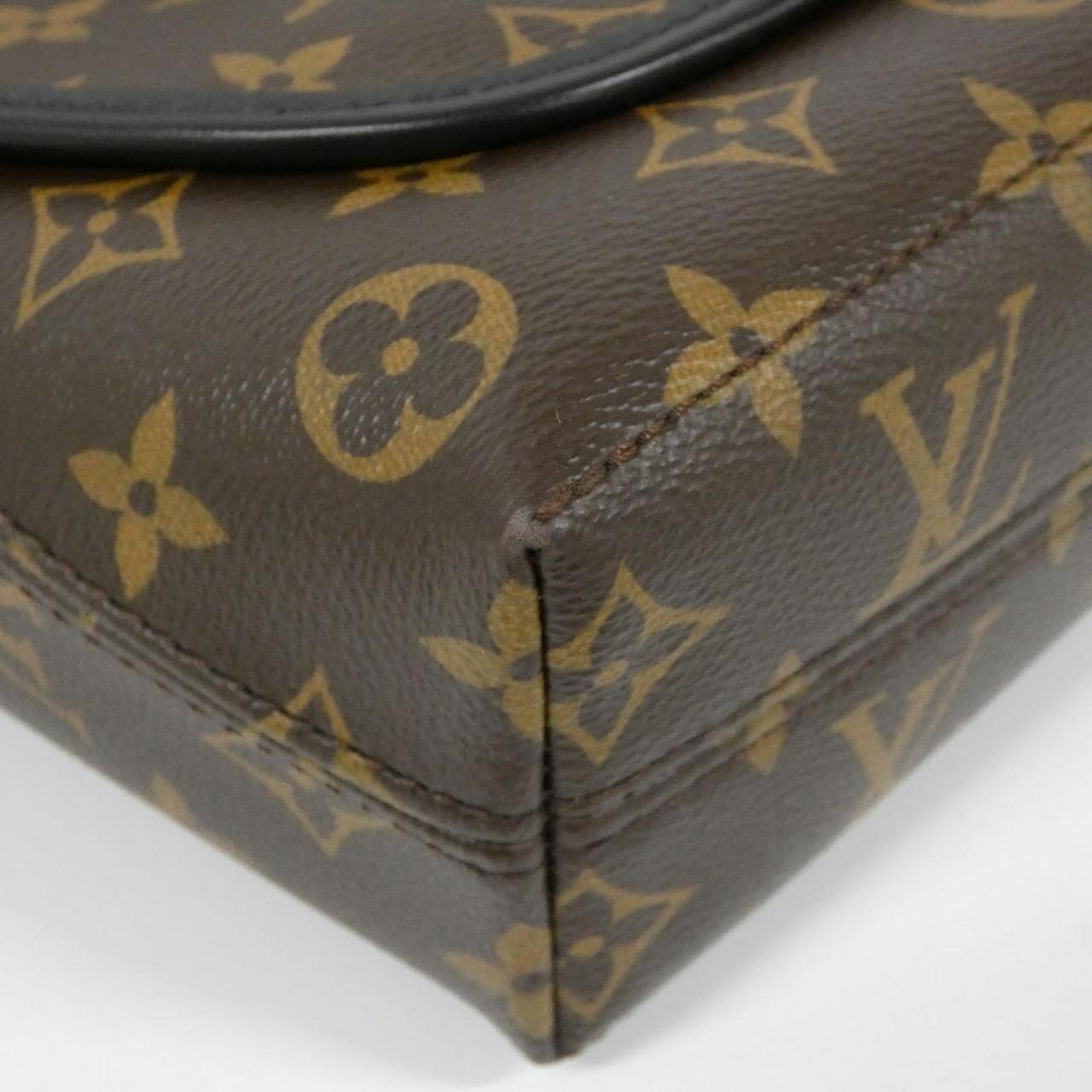 ルイヴィトン モノグラム マカサー マグネティック メッセンジャー M45557 ショルダーバッグ