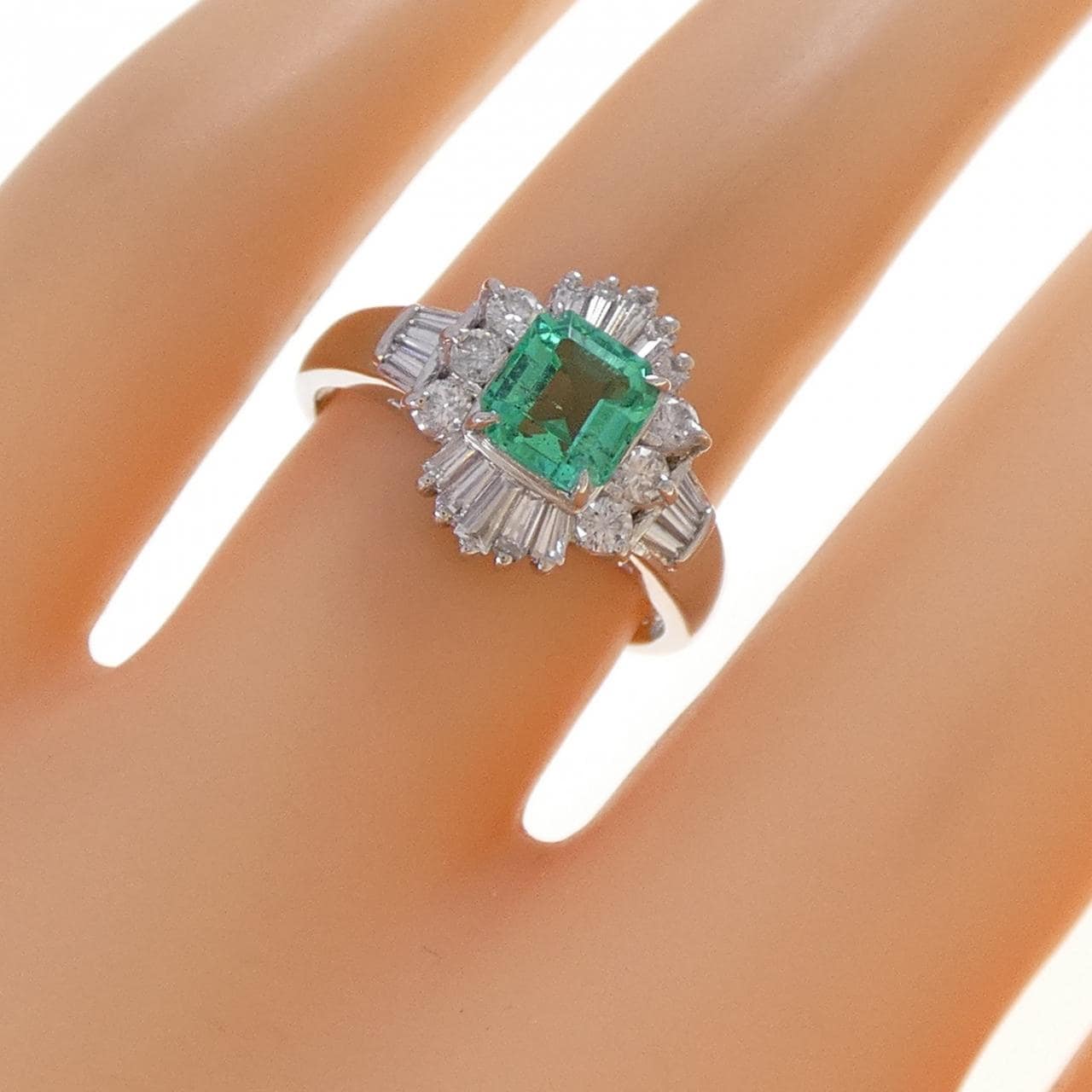 PT900 エメラルド リング 0.73CT