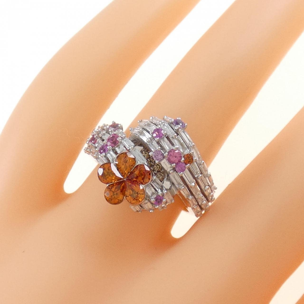 K18WG flower sapphire ring