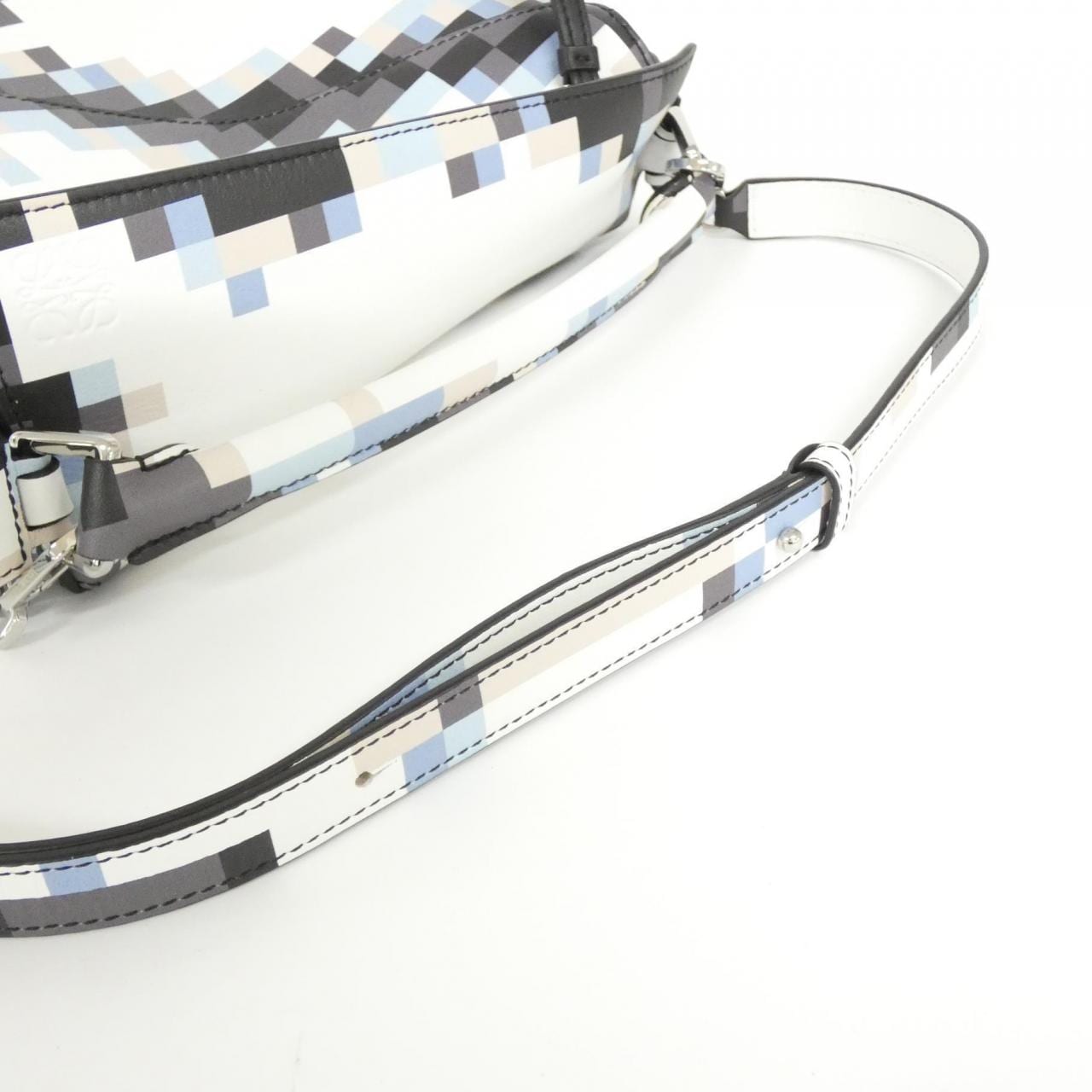 ロエベ パズル 10 ピクセル リエディション A510P60X28 バッグ